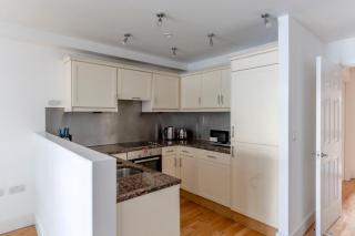 Blueground Canary Wharf nr offices food bars LON-487 - London - 3