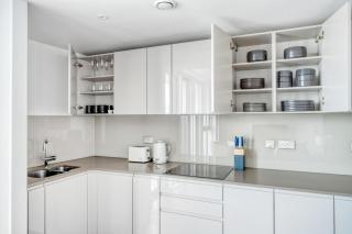 Blueground Nine Elms open plan next to Tube LON-158 - 3