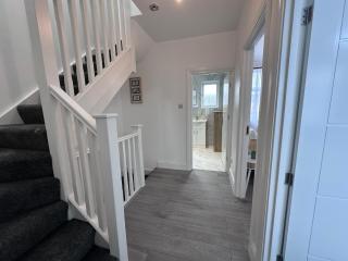 Beautiful House Sleeps 10 Guests, London, Near Eastbrook Film studios, Great Value for Families and Groups - Dagenham - 1
