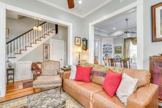 Walk to Strand! Hideaway Haven Family Retreat - 5