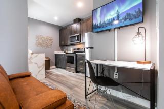 Balcony-studio-wd-walk-to-restaurants&park - 9