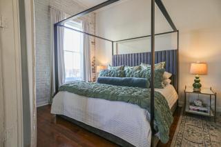 Paradise Loft, 3 Bedroom King Beds, Heart of Downtown, Full Kitchen & Wet Bar, Streaming TV - 4