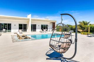 Stylish 1BR Villa Suite Shared Outdoor Amenities - Long Bay Hills - 0