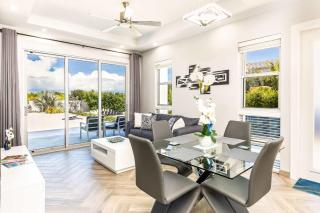 Long Bay Modern Suite, Pool, Beach Access & BBQ - 8