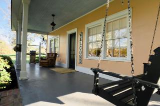 Foster Mound Cottage - Perfect for a Cozy Getaway with 2 Bedrooms and Pet-Friendly Amenities! - Natchez - 0