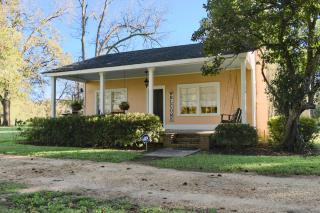 Foster Mound Cottage - Perfect for a Cozy Getaway with 2 Bedrooms and Pet-Friendly Amenities! - Natchez - 8