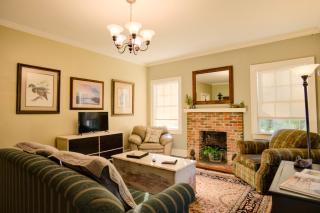 Foster Mound Cottage - Perfect for a Cozy Getaway with 2 Bedrooms and Pet-Friendly Amenities! - Natchez - 6