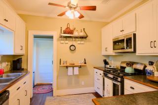 Foster Mound Cottage - Perfect for a Cozy Getaway with 2 Bedrooms and Pet-Friendly Amenities! - Natchez - 4