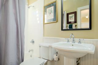 Foster Mound Cottage - Perfect for a Cozy Getaway with 2 Bedrooms and Pet-Friendly Amenities! - Natchez - 2