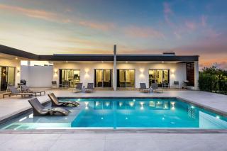 Relaxing Suite and Shared Pool - Long Bay Hills - 7