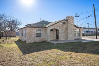 Spacious Home - Heart of New Braunfels - 1-min i35 - New Braunfels - 7