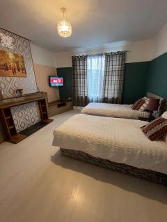 Private Room 2 Near Southmead Hospital - Bristol - 0