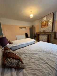 Private Room 2 Near Southmead Hospital - Bristol - 8