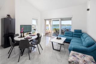 VILLA PALAVRA - Apartments With Amazing Views and Shared Heated Pool - Trogir - 6