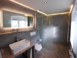 Peaceful Couples' Getaway - 1