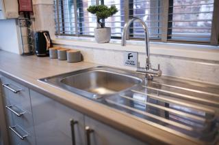 Detached Property With Secure Compound Parking - Grimsby - 2