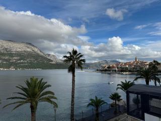 Rezi's Central Viewpoint - Steps from the Sea - Korčula - 0