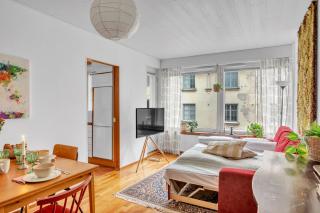 Sunny Views w Balcony, Netflix, 200m tram&bus, Design District - 2