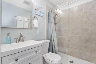 Sleep like a King - OTR- Free Light Rail ! - 1