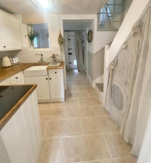 Charming One Bed Cottage in Historic Market Town - Romsey - 3