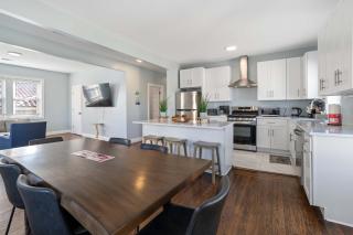 4BR 2BA Luxe Beach Estate II - 2