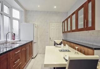 1 Bedroom flat with 3 beds, free street parking - Luton - 2