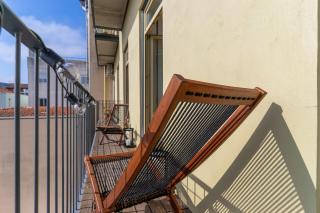Gorgeous flat w. balcony in iconic pedestrian st - Porto - 9