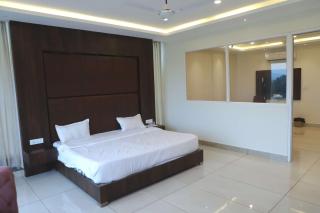 Hotel Veera - - 1