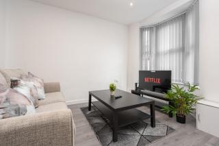 Beautiful House - Free Parking - 5 mins to centre - 8