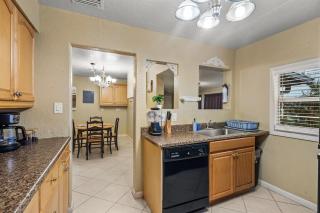 Sleeps 12 - House Guest Apt - Plenty of parking - 5