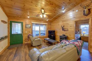 Cozy Deer Glen Cabin with Private Hot Tub and Porch! - Bryson City - 0