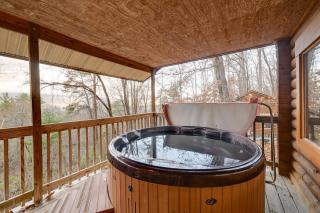 Cozy Deer Glen Cabin with Private Hot Tub and Porch! - Bryson City - 9