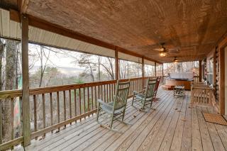 Cozy Deer Glen Cabin with Private Hot Tub and Porch! - Bryson City - 8