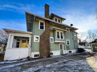 CRAFTSMAN'S MAIN FLOOR with huge DECK! - 9