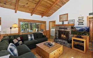 Sunshine Lake Cabin - Lake Views Hot Tub - Big Bear Lake - 4