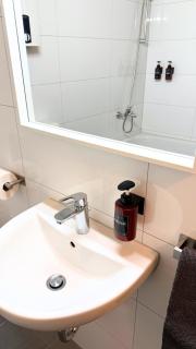 Moderne Wohnung mit Arbeitsplatz, Netflix, Nespresso & privatem Stellplatz - Duisburgo - 4
