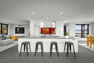 4 Bedroom House - Gorgeous View - Tranmere - 7