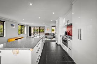 4 Bedroom House - Gorgeous View - Tranmere - 5