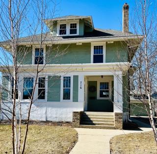 CRAFTSMAN UPSTAIRS with impressive attic! - Willmar - 1