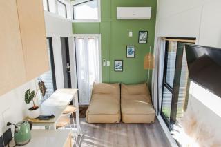 Papamoa Beach Getaway, Cosy Tiny Home with Spa - 5