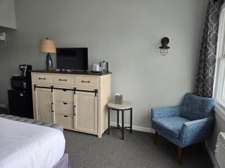 Smuggler's Cove Inn - Boothbay - 3