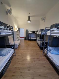 EBS Sydney Hostel - 9