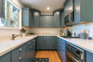 Donner Gem by Tahoe Getaways - Beautifully Updated, Hot Tub, Pet Friendly - 5