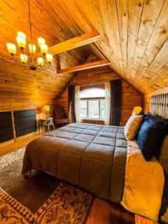 THE LOFT 3 level urban cabin with a HUGE patio! - 1