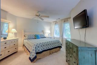 202 Colonnade Club - 7