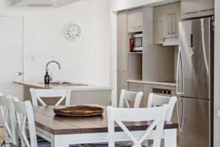 Seaside Serenity - Apartment Ocean Views - 3