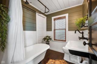 Cozy & Scenic Lakeside Retreat - 4