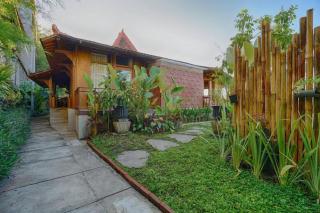 Villa Madura - new 3 BR Villa w/ rice paddy view - Ubud - 8