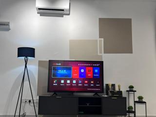 Senai 14pax The Joyous Home Pooltable nr Airport JPO by Ourstay - Skudai - 2