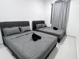 Senai 14pax The Joyous Home Pooltable nr Airport JPO by Ourstay - Skudai - 3